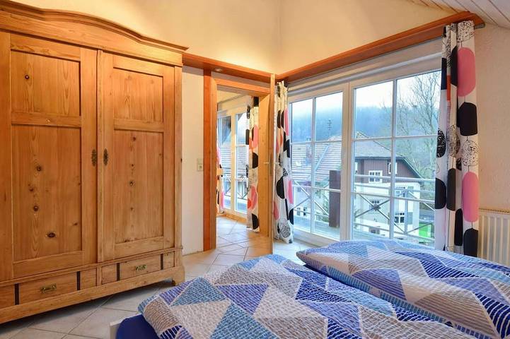 Wohlfühl-Holzhaus mit Sauna, WLAN, Ofen, Garten, BBQ, Spielplatz, eingezäunt, direkt am Wald in Enzklösterle, Nordschwarzwald