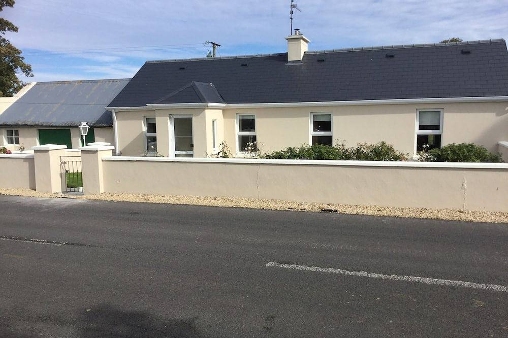 Neu restauriertes gemütliches 3-Zimmer-Ferienhaus in Enniscrone Village in Kilglass ED, Enniscrone