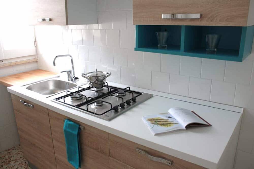 Entire apartment, La Vela Apartment, 20 meters from the sea! in Conchiglie-Alto Lido, Gulf of Taranto