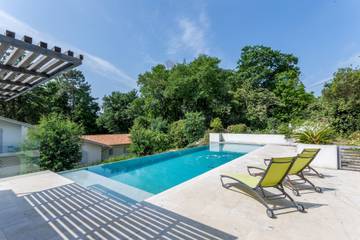 Villa pour 10 personnes, avec jardin et piscine au Pays basque