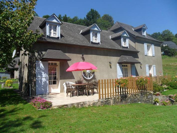 Gîte pour 4 personnes, avec jardin dans Arcizac-ez-Angles