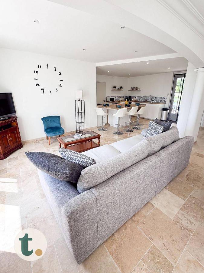 Location de vacances pour 8 personnes, avec jardin et terrasse à Treize-Vents