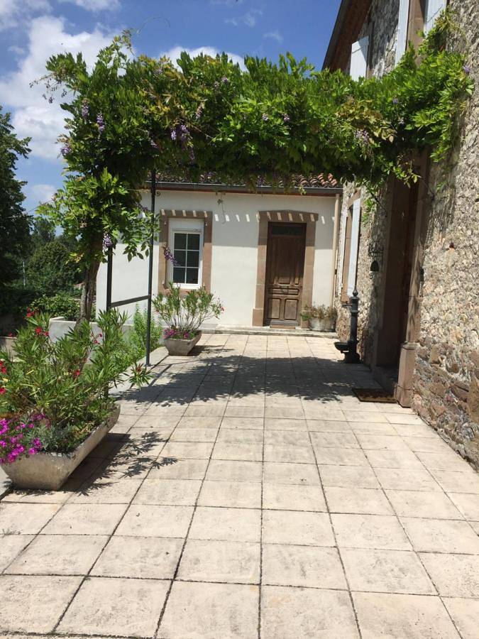 Gîte pour 5 personnes, avec vue et jardin à Le Garric