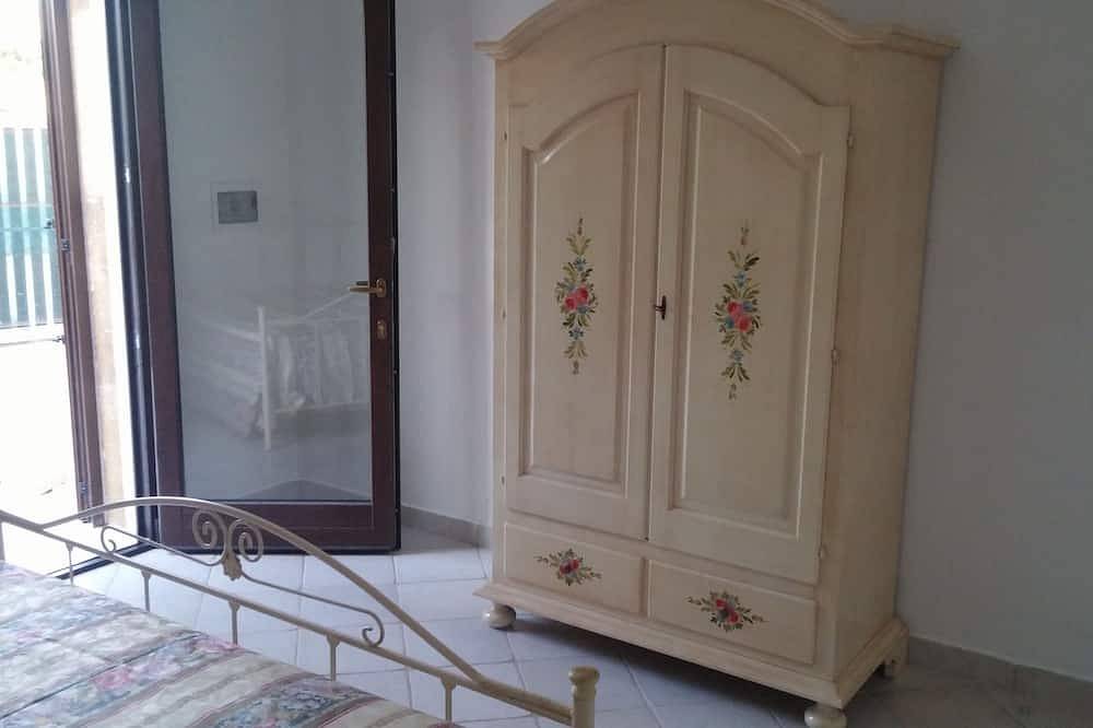 Alte Caseddhu renoviert Stein in der Nähe des Meeres in Taviano, Golf von Tarent