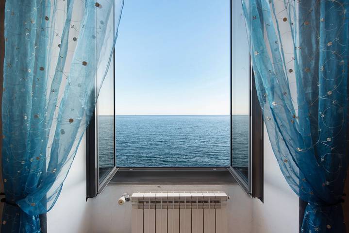 Geheel appartement, Appartement 'La Finestra Sul Mare' met Uitzicht op Zee en Wi-Fi in Ponente (Genova), Genua