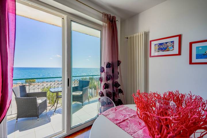 Appartamento intero, Appartamento 'Dimora Luxury' con Vista Mare, Wi-Fi e Aria Condizionata in Polignano a Mare, Provincia di Bari