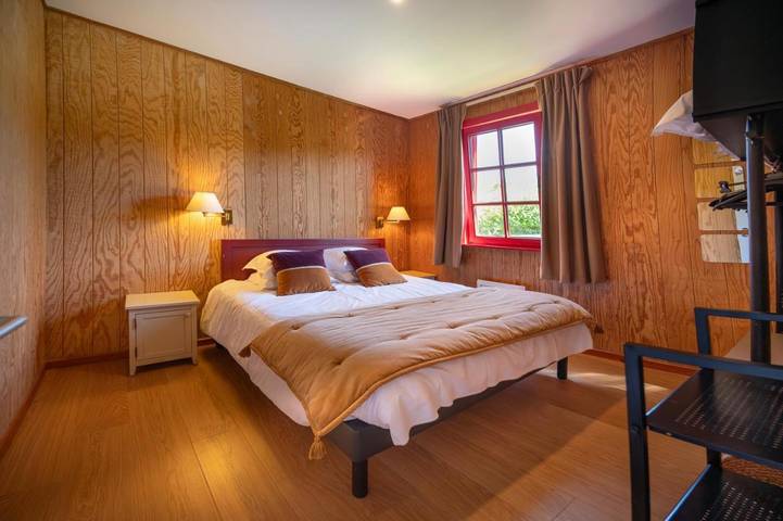 Parc de vacances pour 6 personnes, avec piscine ainsi que jardin et vue, animaux acceptés à Grand-Laviers - 4