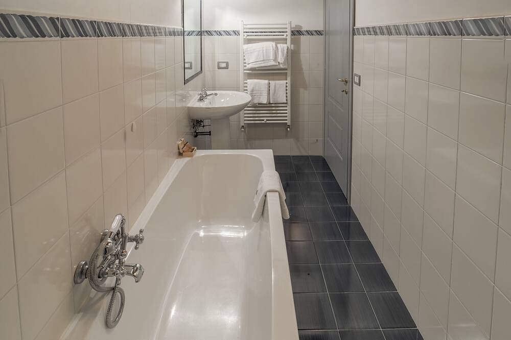 Last Minute! - Il Largo delle Querce in Montalto delle Marche, Ascoli Piceno Provinz