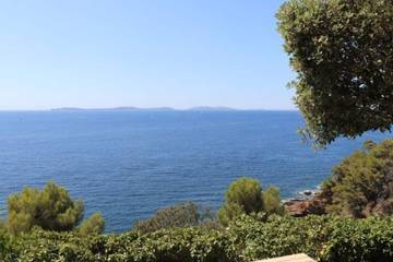 Villa pour 5 personnes, avec balcon et piscine, animaux acceptés à Cavalaire-sur-Mer