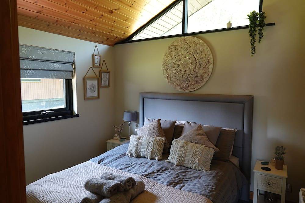 Boutique, 3 bedroom lodge in the heart of Northumberland with private hot tub in Northumberland National Park