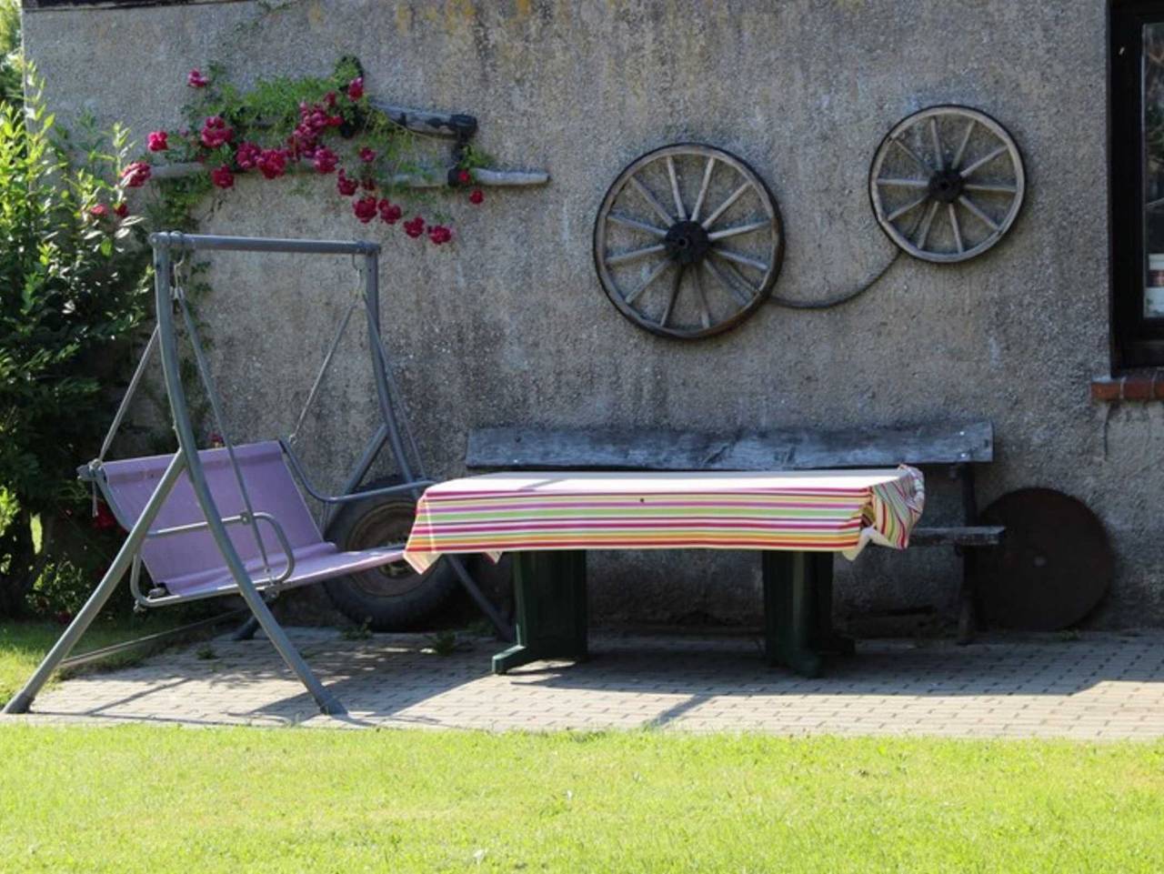 Fewo Familie Braatz in Ahrenshagen, 22km zur Ostsee - 1-Raum Ferienwohnung in Ahrenshagen-Daskow, Vorpommern