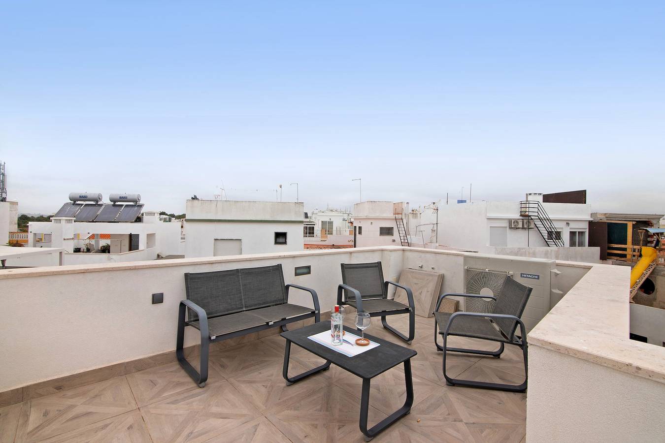 Villa Alvor Rooftop con Vista al Mar, Wi-Fi y Aire Acondicionado in Alvor, Distrito de Faro