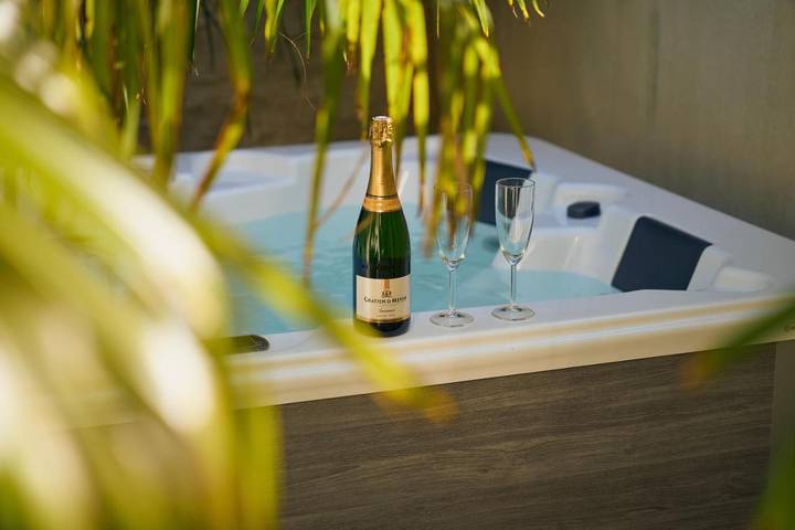 Appartement de vacances pour 2 personnes, avec Jacuzzi et Terrasse ainsi que Jardin et Vue