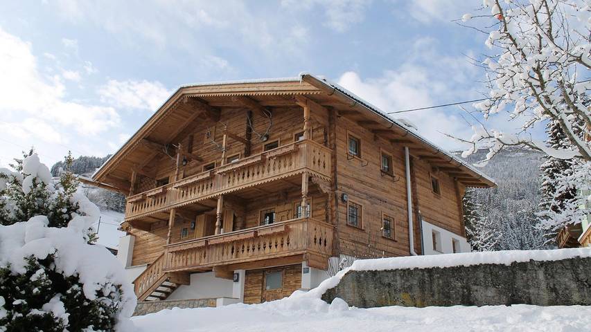 Chalet für 12 Personen, mit Sauna und Balkon sowie Garten im Ski-Optimal Hochzillertal