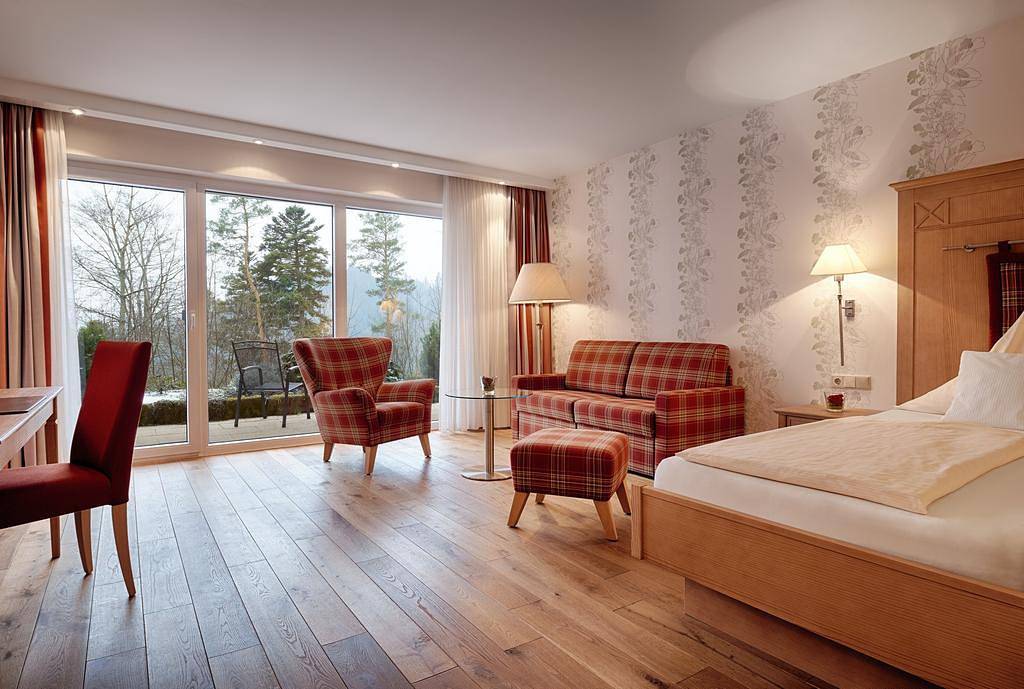 Hotel Kronelamm - Einzelzimmer "Teinachtal" mit Wc und Dusche/Bad in Bad Teinach-Zavelstein, Nordschwarzwald
