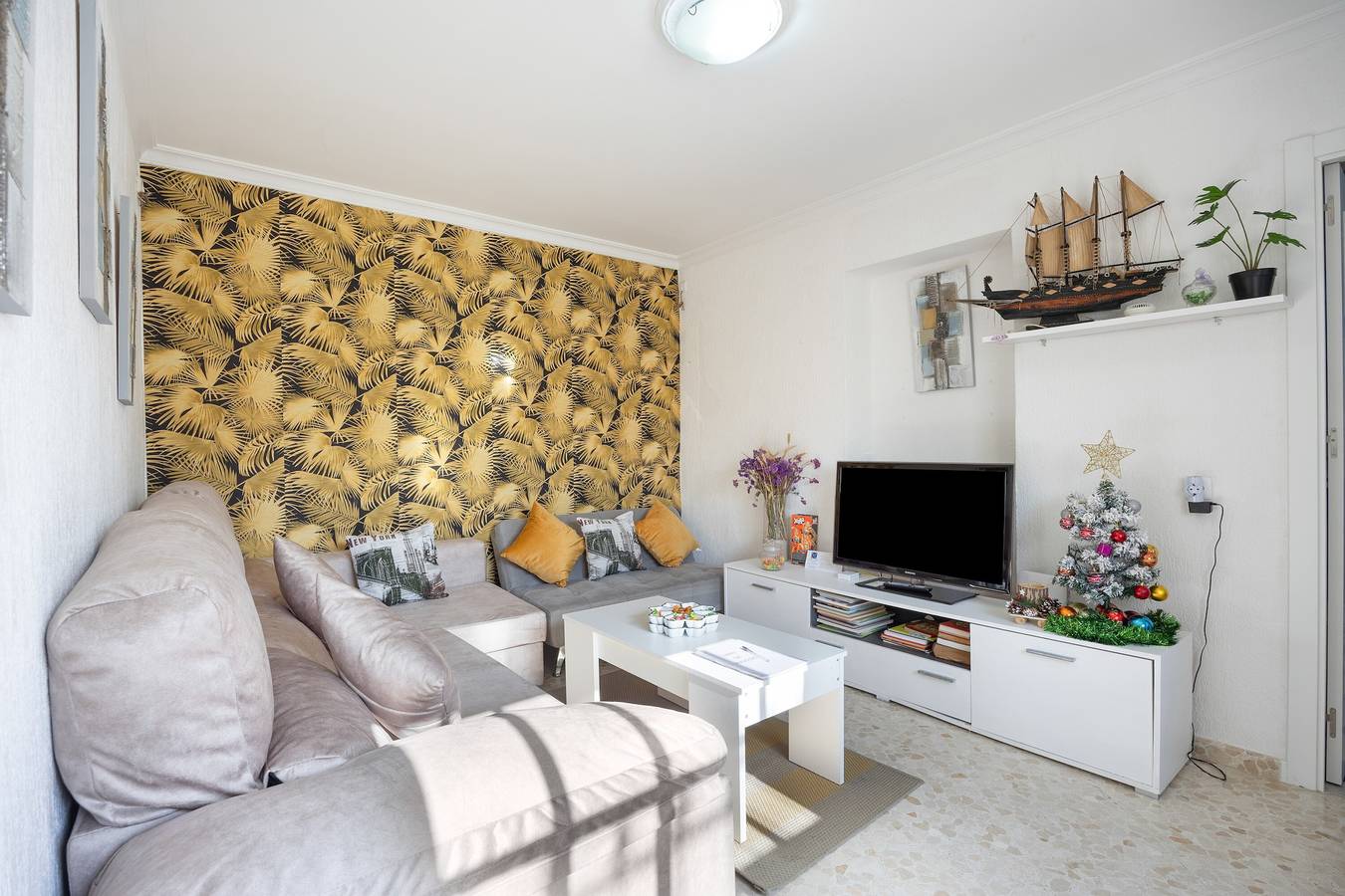 Apartamento entero, Apartamento 'La Rosa De Oro' con terraza privada, Wi-Fi y aire acondicionado in Jerez de la Frontera, Costa de la Luz