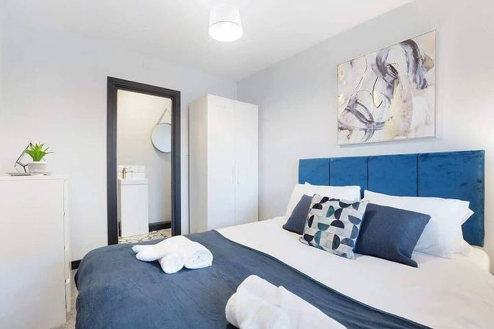 Modern 2 Bedroom Home With TV, WiFi, Parking in Sunderland