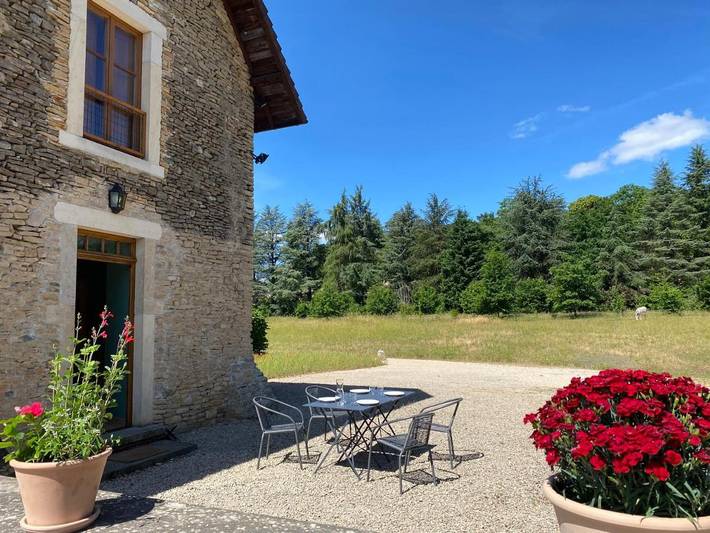 Location de vacances pour 4 personnes, avec Terrasse ainsi que Jardin et Vue dans Saint-Marcel-Bel-Accueil