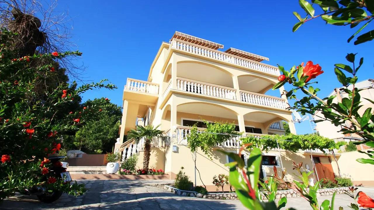 Geheel vakantieappartement, Vakantieappartement voor 2 personen met tuin in Dramalj, Primorje-Gorski Kotar