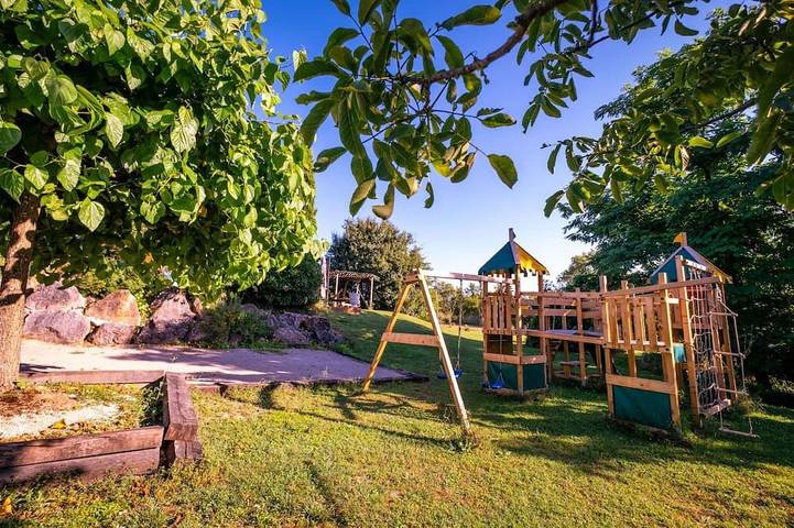 Maison de vacances pour 12 personnes, avec jardin ainsi que jacuzzi et terrasse, animaux acceptés à Castelnau-de-Montmiral