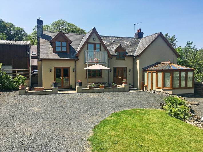 Cottage for 8 people, with garden, with pets in Powys