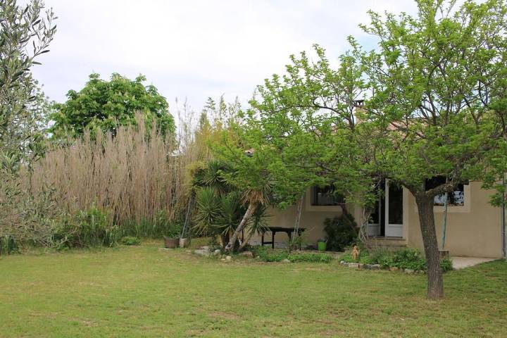 Location de vacances pour 7 personnes, avec vue ainsi que jardin et piscine à Lussan - 4