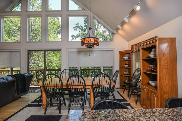 Vacation rental for 10 people, with hot tub and terrace, with pets in Deep Creek Lake