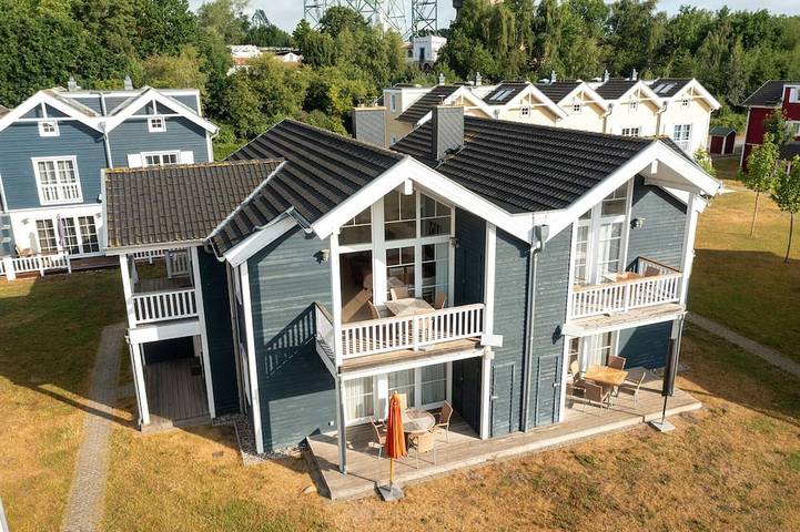 Bungalow für 4 Personen, mit Balkon/Terrasse und Terrasse sowie Whirlpool und Sauna in Sierksdorf