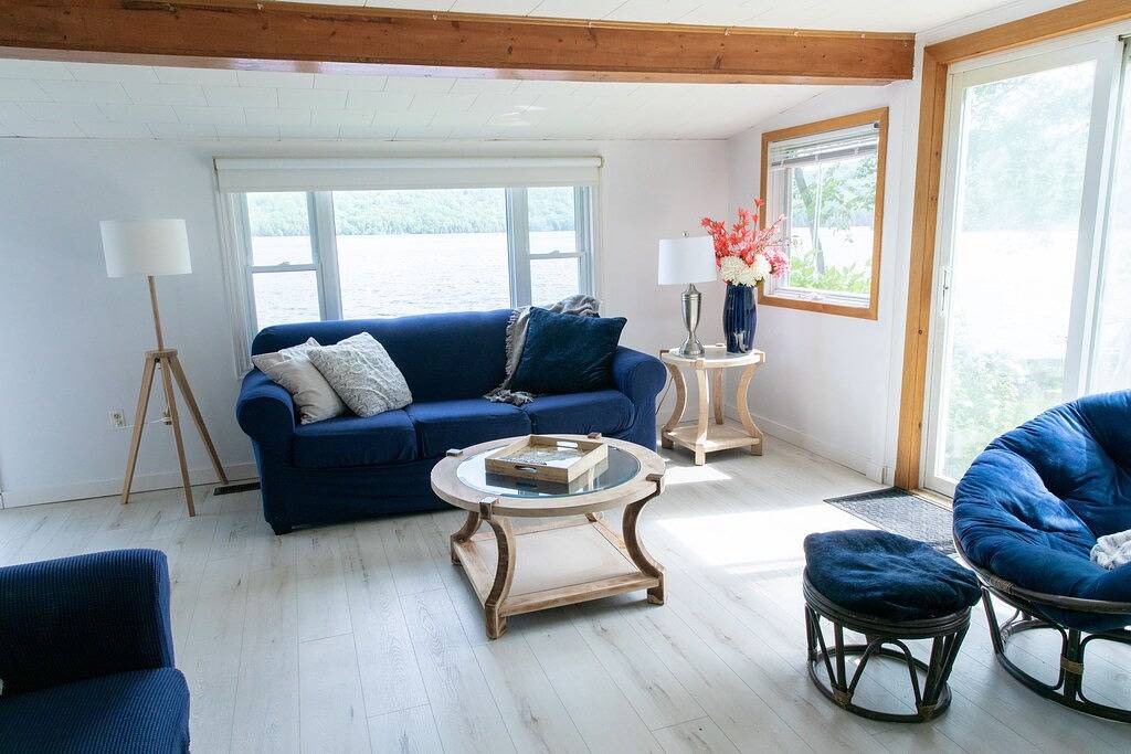 Dream View Redmond Bay Waterfront Cottage in Hastings Highlands, Ontario