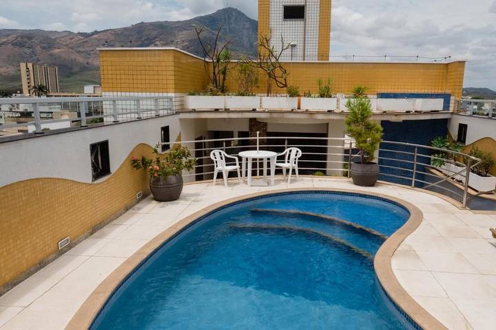 Pousadas para 4 pessoas, com vista e piscina e ainda terraço em Governador Valadares