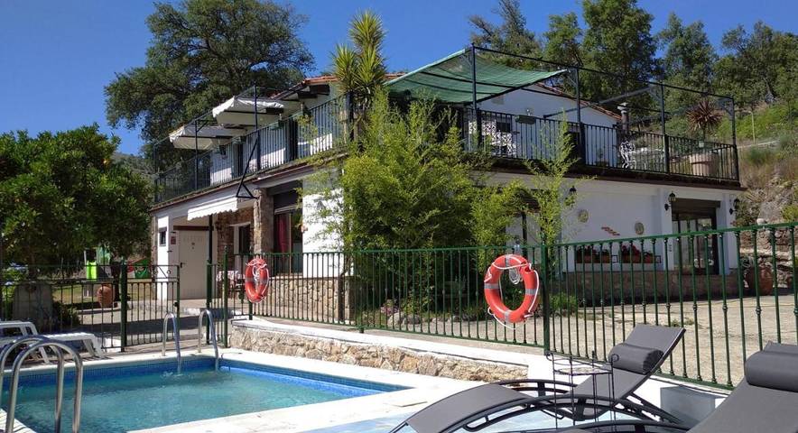 Casa de vacaciones para 12 personas, con piscina y jardín además de sauna y jacuzzi, Familias con niños en Extremadura