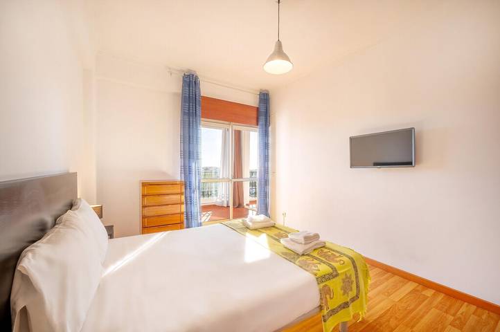 Ganze Wohnung, Ferienwohnung für 3 Personen mit Balkon in Carcavelos e Parede, Costa de Lisboa