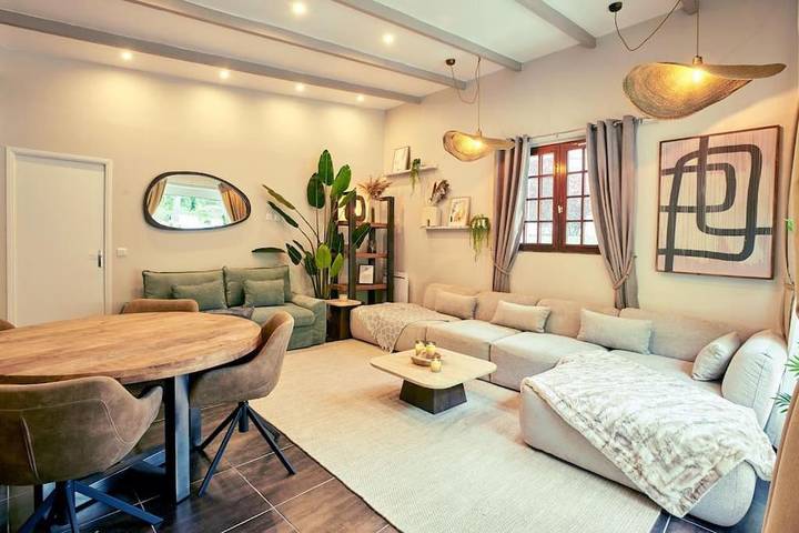 Ferienwohnung für 4 Personen, mit Sauna und Whirlpool in Versailles - 2