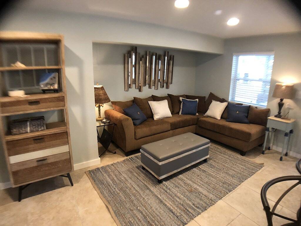 Ganze Wohnung, Das süßeste Häuschen gegenüber dem Strand! in Saint Joe Beach, Emerald Coast