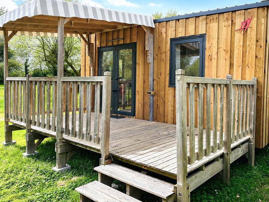 Camping La Fontaine - Tente en toile et en bois 4 personnes - Cabane Surfeur (sans salle de bain) in Guérande, Côte d'Amour