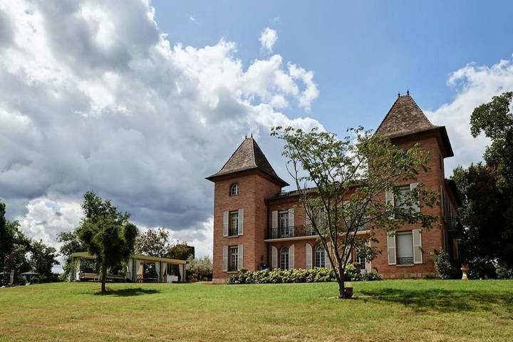 Maison de vacances pour 2 personnes, avec Terrasse et Jardin ainsi que Piscine et Vue à Montauban