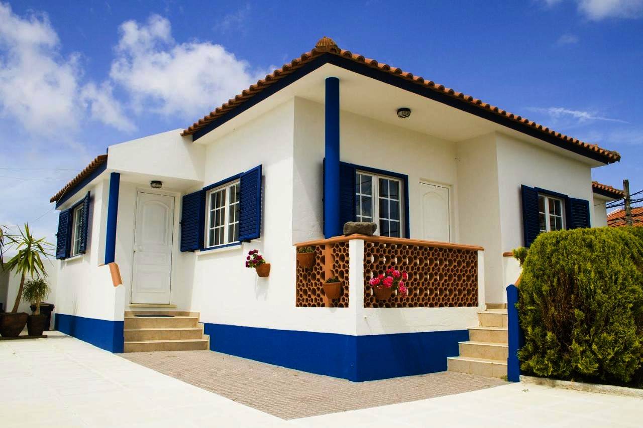 Three-Bedroom House in Atouguia da Baleia, Leiria distrito