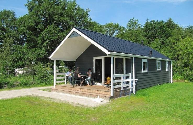 Vakantiepark voor 4 personen, with Balkon/Terras and Terras as well as Tuin and Kinderzwembad in Assen Gemeente