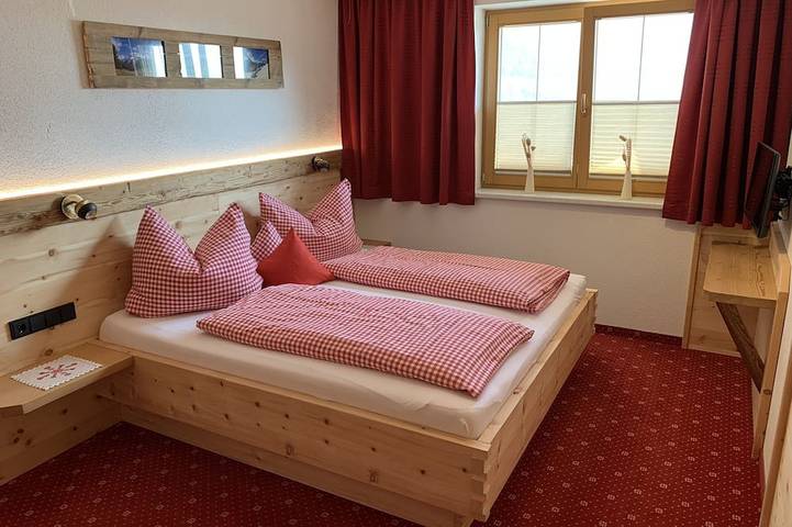 Hütte für 7 Personen, mit Garten und Sauna sowie Terrasse in Aschau im Zillertal - 2