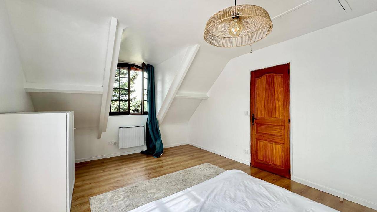 Five-Bedroom House in Chaumes-en-Brie, Seine-et-Marne