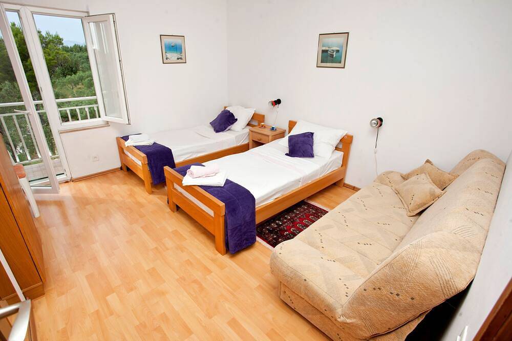 Ganze Wohnung, 2-Zimmer-Ferienwohnung mit Terrasse und Meerblick Promajna, Makarska (A-2588-b) in Promajna, Makarska Riviera
