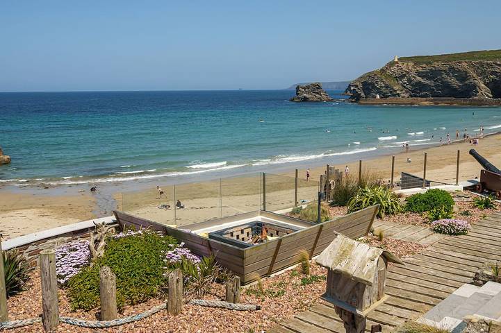 Holiday rental for 10 people, with hot tub and garden as well as pool in Portreath
