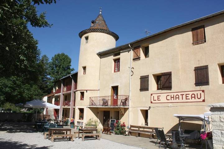 Chambre d’hôte pour 4 personnes, avec piscine ainsi que jardin et vue