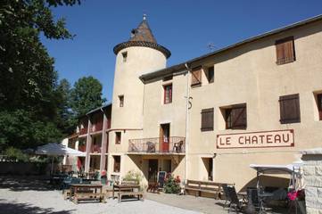 Cottage pour 2 personnes, avec vue ainsi que piscine et jardin à Camurac