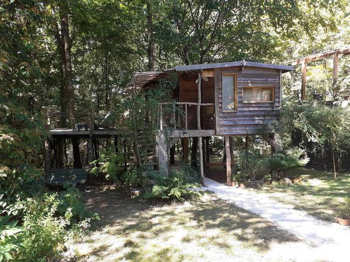 Location de vacances pour 2 personnes, avec Balcon et Terrasse ainsi que Jardin et Piscine à Couze-et-Saint-Front