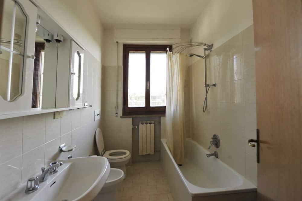 Ganze Wohnung, Tommaso 1 Sopra - Zwei Schlafzimmer Wohnung, Schläft 4 in Tuoro sul Trasimeno, Lago Trasimeno