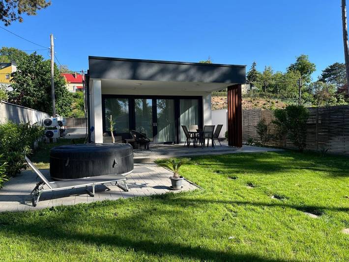 Ferienwohnung für 6 Personen, mit Whirlpool und Pool sowie Garten