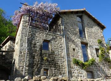 Gîte pour 10 personnes, avec terrasse et jardin à Gluiras