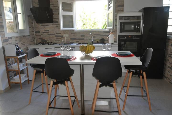 Location de vacances pour 6 personnes, avec balcon et jardin à Rivière-Salée - 3