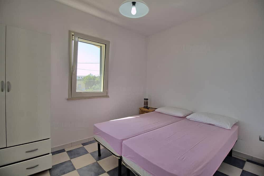 Canarina front beach attic in Marina di Pescoluse, Pescoluse